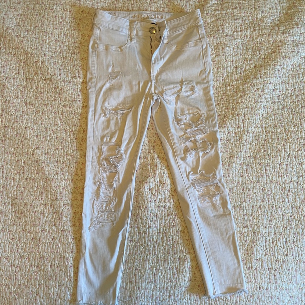 White distressed jeans